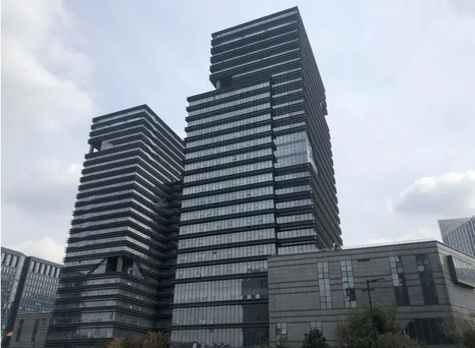 泰州鑫泰城投分析，总资产为776.72亿，资产负债率67.54%