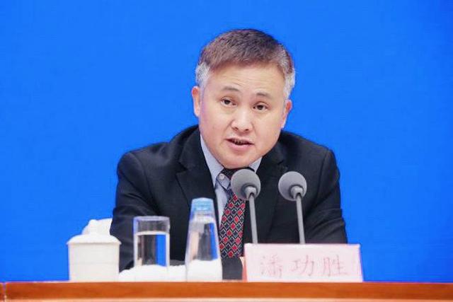 潘功胜：稳妥有效防范化解重点领域金融风险！